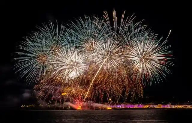 Feu d artifice du 31 décembre Vie locale à Saint-Tropez